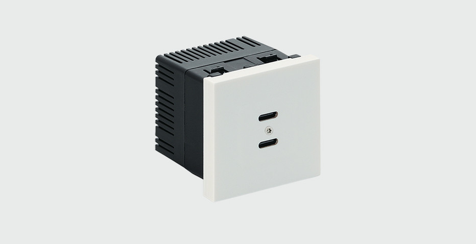 leistungsstarke-usb-c-pd-ladeports-fuer-den-fahrgastbereich-friedrich-luetze-gmbh leistungsstarke-usb-c-pd-ladeports-fuer-den-fahrgastbereich-friedrich-luetze-gmbh